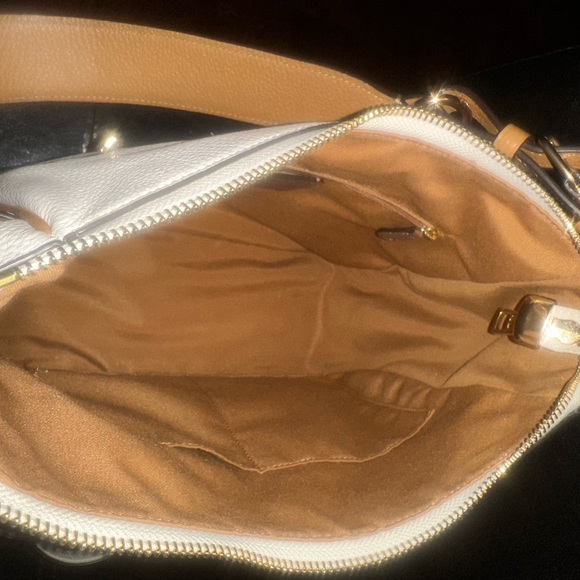 Amazing Coach Shoulder bag! - Picture 5 of 9